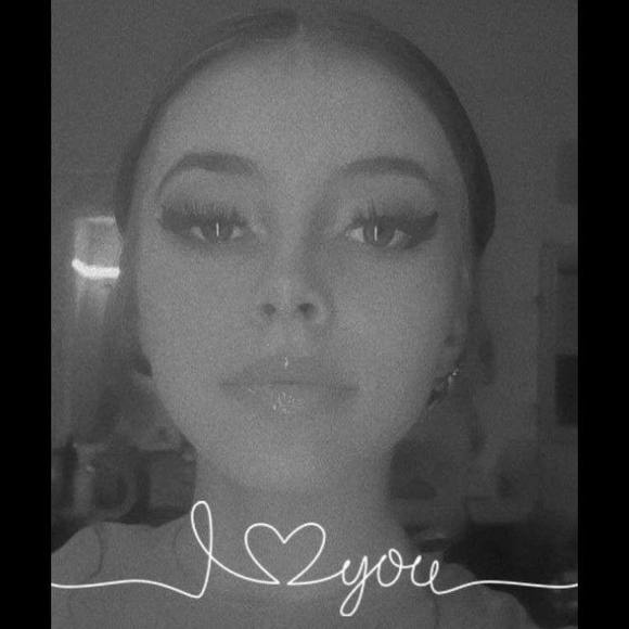 Meet your Posher, Ava - Picture 1 of 1